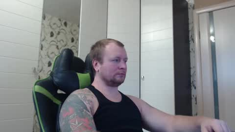 Snapshot of strongass18 chatting on 02-11-25, 09:53 Alex online show from 02-11-25, 09:53