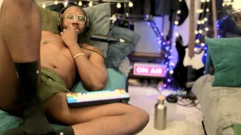 strongmellow online show from 10-24-25, 06:04