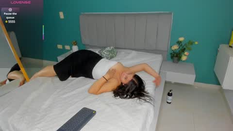 Snapshot of stroong_couple_ chatting on 02-06-25, 03:37 Strong Couple online show from 02-06-25, 03:37