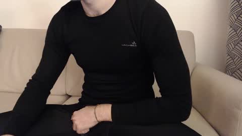 Snapshot of studfromparis chatting on 01-09-25, 05:54 Stud From Paris online show from 01-09-25, 05:54