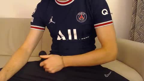 Snapshot of studfromparis chatting on 02-09-25, 03:34 Stud From Paris online show from 02-09-25, 03:34