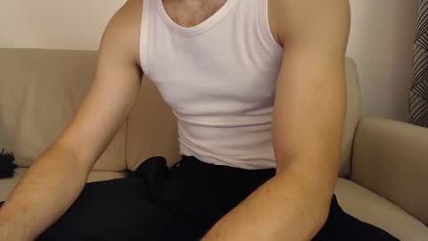 Snapshot of studfromparis chatting on 02-20-25, 05:18 Stud From Paris online show from 02-20-25, 05:18