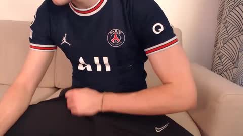 Snapshot of studfromparis chatting on 03-05-25, 02:23 Stud From Paris online show from 03-05-25, 02:23