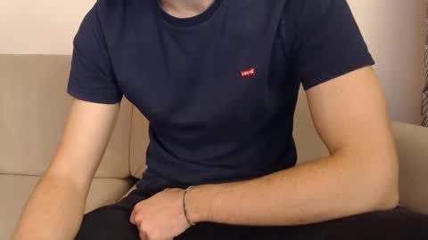 Snapshot of studfromparis chatting on 03-08-25, 06:05 Stud From Paris online show from 03-08-25, 06:05