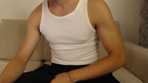Snapshot of studfromparis chatting on 09-10-25, 09:26 Stud From Paris online show from 09-10-25, 09:26