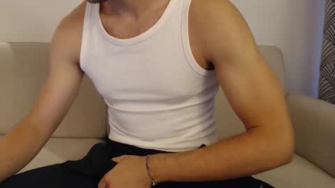 Snapshot of studfromparis chatting on 09-21-25, 02:51 Stud From Paris online show from 09-21-25, 02:51