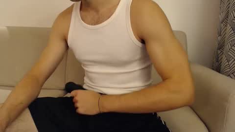 Snapshot of studfromparis chatting on 10-20-25, 05:35 Stud From Paris online show from 10-20-25, 05:35