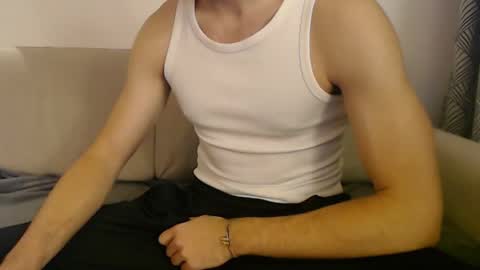Snapshot of studfromparis chatting on 12-21-25, 02:46 Stud From Paris online show from 12-21-25, 02:46