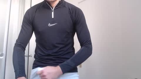 Snapshot of studfromparis chatting on 01-06-26, 11:47 Stud From Paris online show from 01-06-26, 11:47