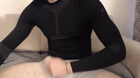 Snapshot of studfromparis chatting on 02-12-26, 03:29 Stud From Paris online show from 02-12-26, 03:29