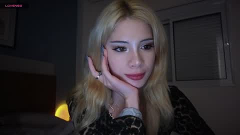 Sofa online show from 04-02-26, 09:34