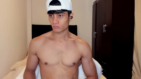 Snapshot of stylish_men chatting on 09-25-25, 04:00 stylish men online show from 09-25-25, 04:00