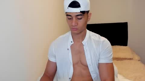 Snapshot of stylish_men chatting on 09-30-25, 01:49 stylish men online show from 09-30-25, 01:49
