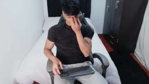 Snapshot of stylish_men chatting on 10-15-25, 11:27 stylish men online show from 10-15-25, 11:27