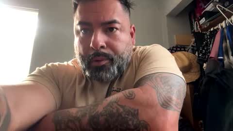 Snapshot of suavecito67 chatting on 12-21-25, 05:53 suavecito67 online show from 12-21-25, 05:53