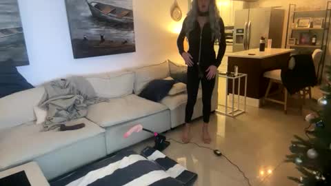 Sissy Isabella online show from 12-22-25, 08:22