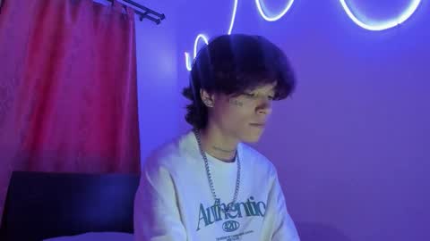 Snapshot of submissive_boyy_ chatting on 12-16-25, 06:13 nico online show from 12-16-25, 06:13