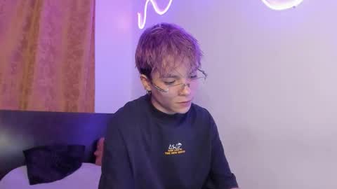 Snapshot of submissive_boyy_ chatting on 03-16-26, 01:44 nico online show from 03-16-26, 01:44