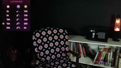 Snapshot of suburban_sickness chatting on 02-18-26, 06:04 Polly online show from 02-18-26, 06:04