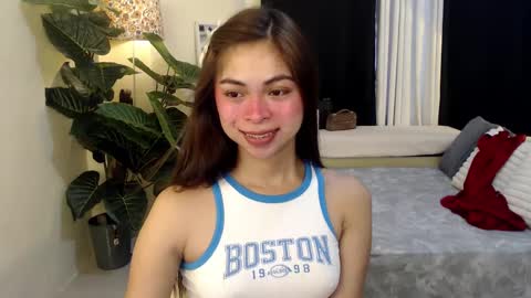 Snapshot of suckablechick chatting on 03-06-25, 08:30 Marry online show from 03-06-25, 08:30