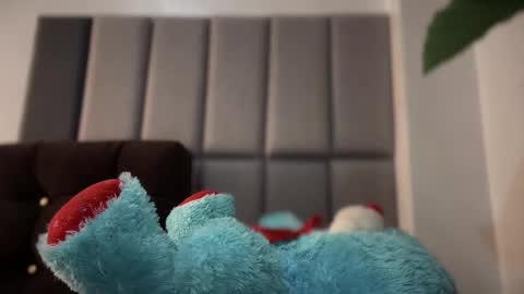 Snapshot of suckablechick chatting on 11-07-25, 06:57 Marry online show from 11-07-25, 06:57