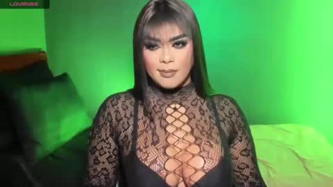 Snapshot of suckablecockoffreya chatting on 11-06-25, 07:04 JADE ELYSE online show from 11-06-25, 07:04