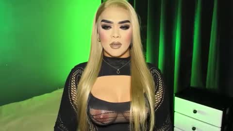 Snapshot of suckablecockoffreya chatting on 02-09-26, 01:20 JADE ELYSE online show from 02-09-26, 01:20