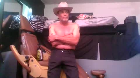 Snapshot of suckitu812 chatting on 12-30-24, 03:58 SUCKITU812 online show from 12-30-24, 03:58