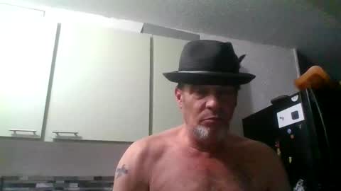 Snapshot of suckitu812 chatting on 01-06-25, 04:58 SUCKITU812 online show from 01-06-25, 04:58