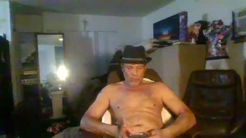 Snapshot of suckitu812 chatting on 02-05-25, 10:51 SUCKITU812 online show from 02-05-25, 10:51