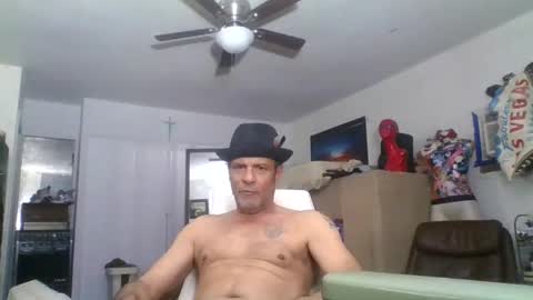 Snapshot of suckitu812 chatting on 02-06-25, 09:11 SUCKITU812 online show from 02-06-25, 09:11