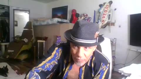 Snapshot of suckitu812 chatting on 02-17-25, 11:13 SUCKITU812 online show from 02-17-25, 11:13