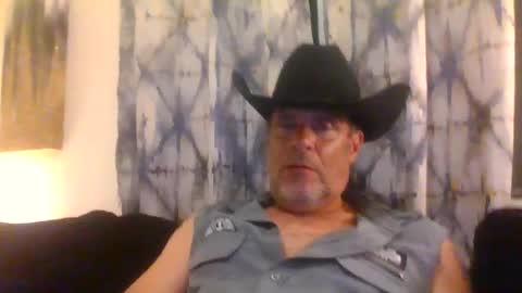 Snapshot of suckitu812 chatting on 09-16-25, 08:26 SUCKITU812 online show from 09-16-25, 08:26