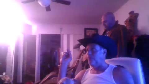 Snapshot of suckitu812 chatting on 09-17-25, 04:58 SUCKITU812 online show from 09-17-25, 04:58