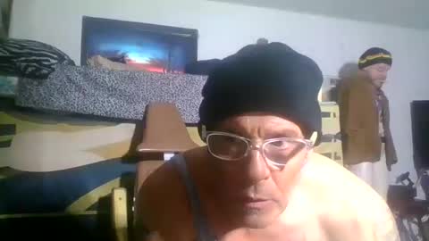 Snapshot of suckitu812 chatting on 10-10-25, 09:36 SUCKITU812 online show from 10-10-25, 09:36