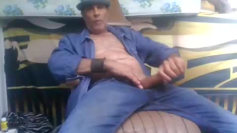 Snapshot of suckitu812 chatting on 10-17-25, 09:45 SUCKITU812 online show from 10-17-25, 09:45