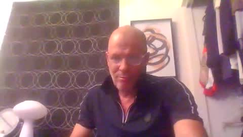 Snapshot of suckitu812 chatting on 12-21-25, 08:32 SUCKITU812 online show from 12-21-25, 08:32