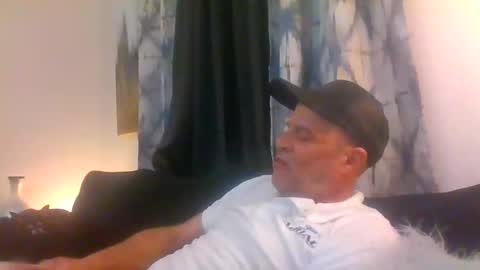 Snapshot of suckitu812 chatting on 01-07-26, 03:42 SUCKITU812 online show from 01-07-26, 03:42