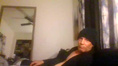 Snapshot of suckitu812 chatting on 01-11-26, 01:10 SUCKITU812 online show from 01-11-26, 01:10