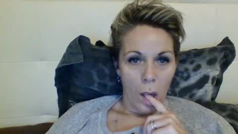 Snapshot of sucrette5629 chatting on 12-20-24, 01:33 sucrette5629 online show from 12-20-24, 01:33
