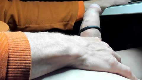 Snapshot of suedernorder chatting on 12-27-24, 09:54 suedernorder online show from 12-27-24, 09:54