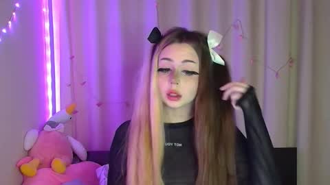 Snapshot of suemeow chatting on 03-09-25, 02:29 Sue online show from 03-09-25, 02:29