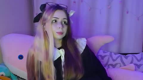 Snapshot of suemeow chatting on 09-13-25, 01:05 Sue online show from 09-13-25, 01:05