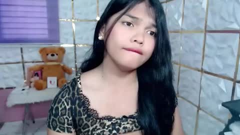 Snapshot of sugar_n_spicex chatting on 05-20-26, 06:19 trisha online show from 05-20-26, 06:19