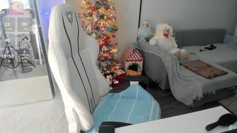 Snapshot of sugar_rainbow chatting on 12-27-24, 09:43 Kinga online show from 12-27-24, 09:43