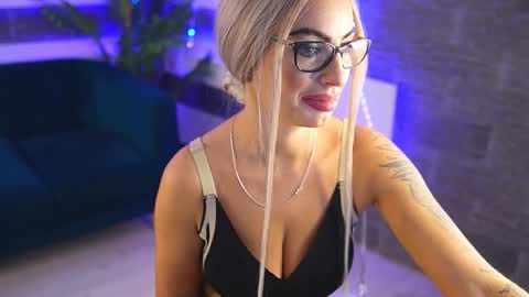 Snapshot of sugarrush_ chatting on 10-13-25, 11:43 Sugar online show from 10-13-25, 11:43