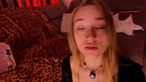 Snapshot of sugarskye chatting on 12-05-25, 07:43 sugarskye online show from 12-05-25, 07:43