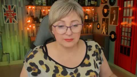 Vivien online show from 02-15-25, 01:27