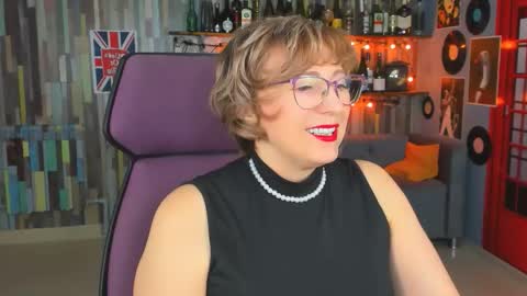 Vivien online show from 11-26-25, 01:34