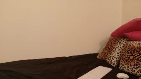 Snapshot of sugarwithkim chatting on 09-21-25, 02:08 Kim Lee online show from 09-21-25, 02:08